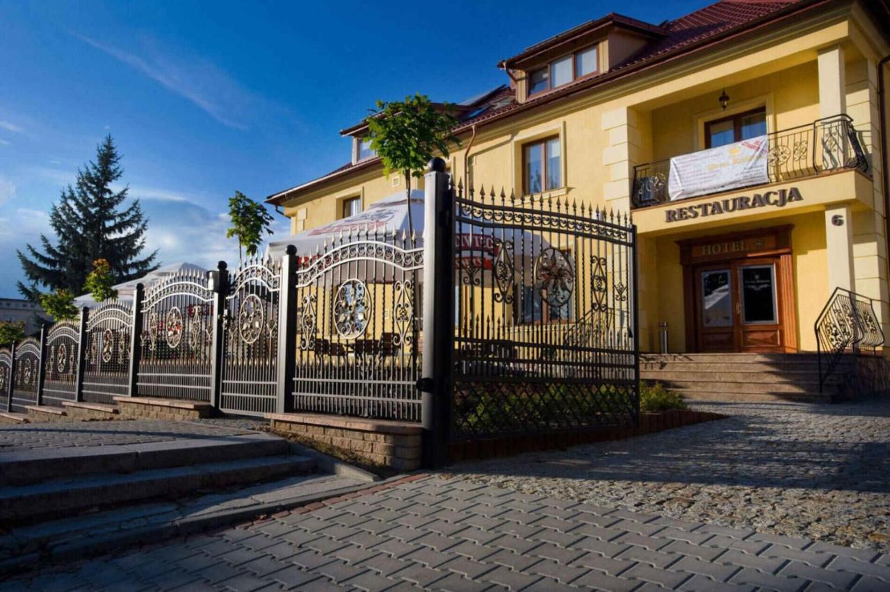 Hotel Korona ساندومييش المظهر الخارجي الصورة