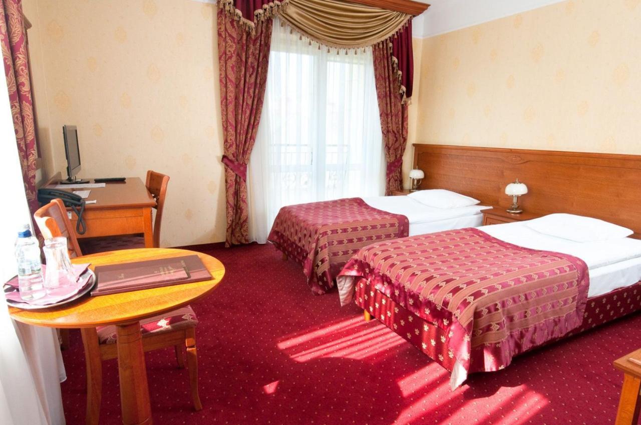 Hotel Korona ساندومييش المظهر الخارجي الصورة