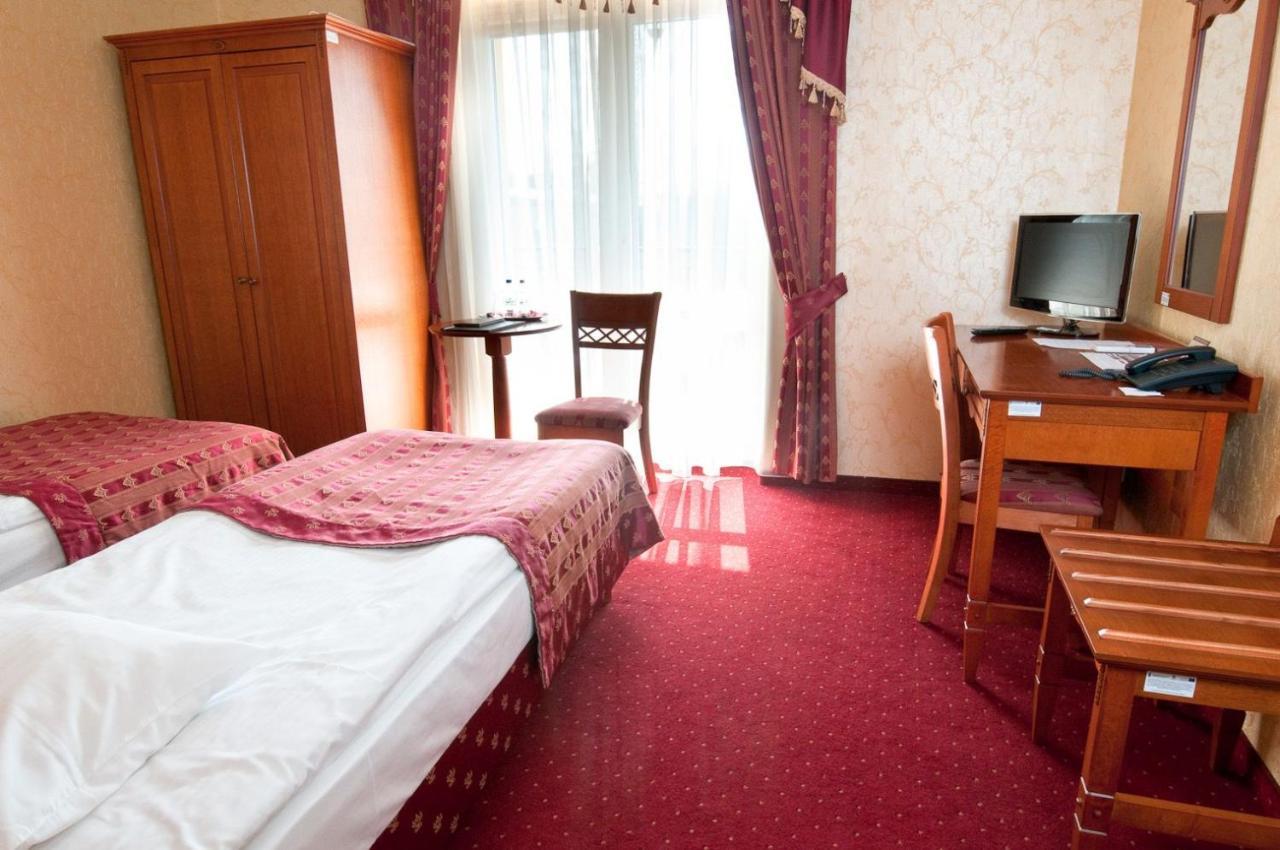 Hotel Korona ساندومييش المظهر الخارجي الصورة