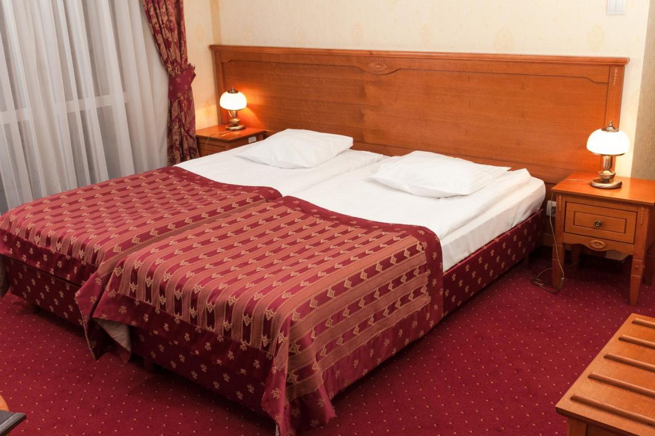 Hotel Korona ساندومييش المظهر الخارجي الصورة