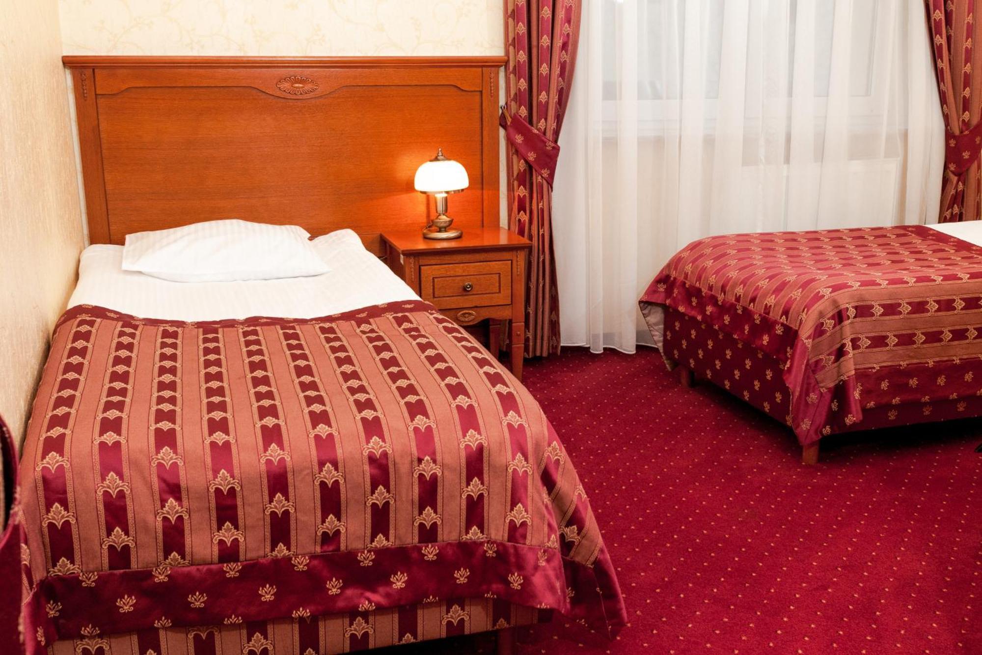 Hotel Korona ساندومييش المظهر الخارجي الصورة