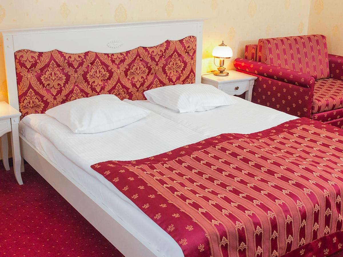 Hotel Korona ساندومييش المظهر الخارجي الصورة