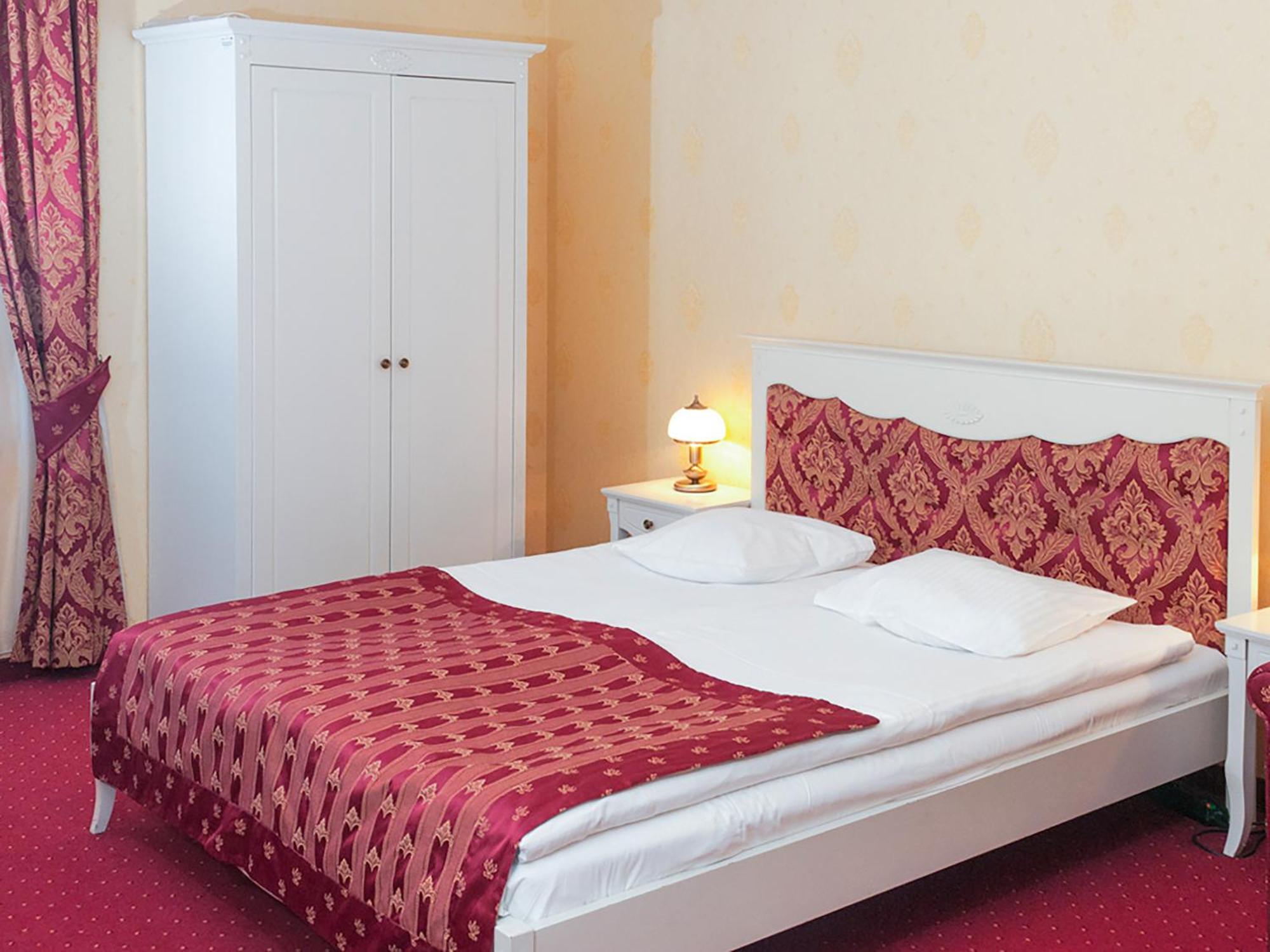 Hotel Korona ساندومييش المظهر الخارجي الصورة