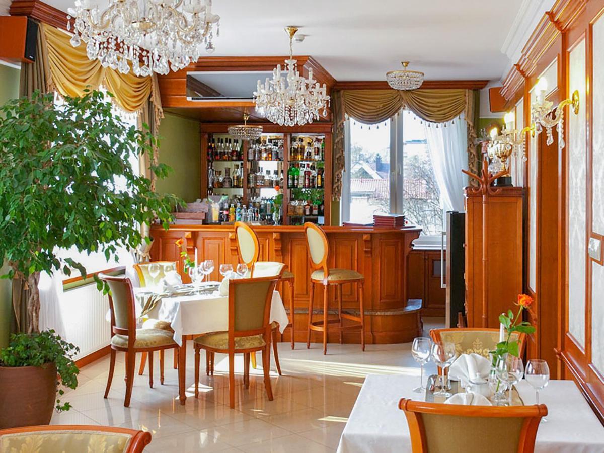Hotel Korona ساندومييش المظهر الخارجي الصورة