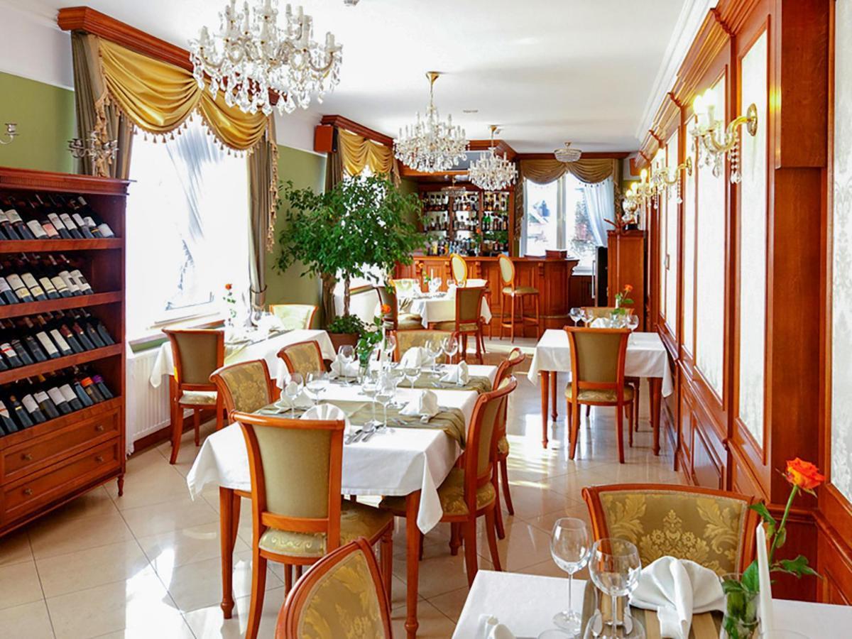 Hotel Korona ساندومييش المظهر الخارجي الصورة